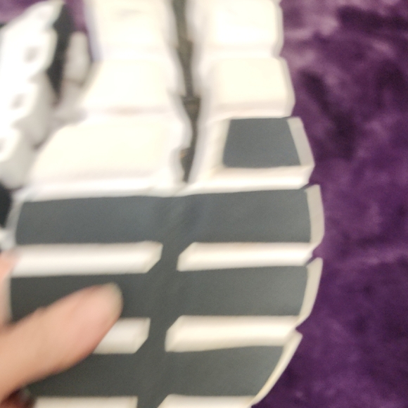 On Women's Black Sneakers sz 10.5 - Picture 9 of 13